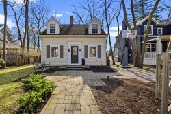 348 Douglas Avenue Oakville, ON L6J 3S6