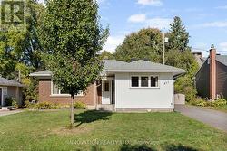 1811 HUTTON AVENUE  Ottawa, ON K1G 1M1