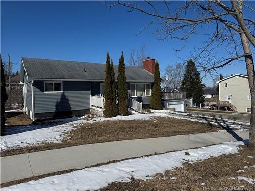 91 Fairview, Fredericton, NB 