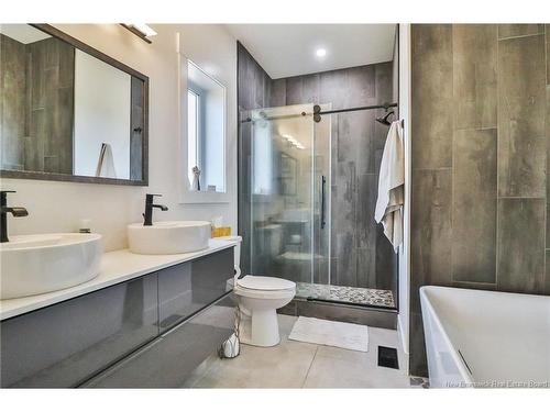 11 Riverside Dr, Petitcodiac, NB 