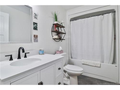 11 Riverside Dr, Petitcodiac, NB 