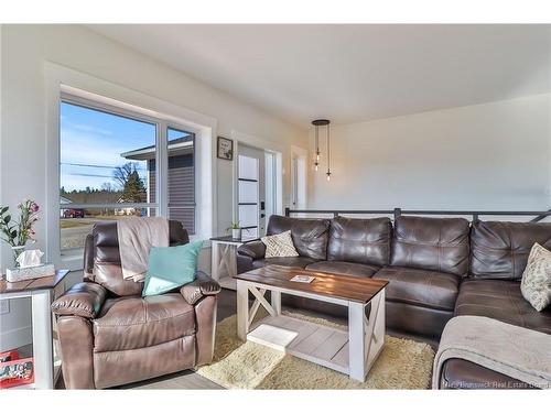 11 Riverside Dr, Petitcodiac, NB 