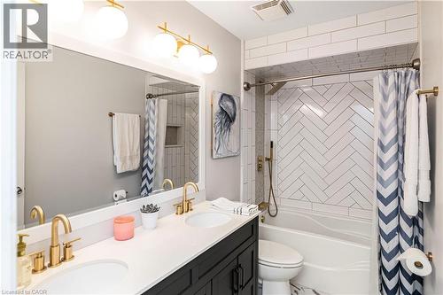 Bathroom featuring double vanity and shower / bathtub combination with curtain - 311 Highway 8 Unit# 12, Stoney Creek, ON - Indoor Photo Showing Bathroom