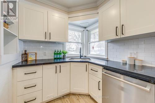 186 Fernwood Crescent, Hamilton, ON - Indoor Photo Showing Kitchen