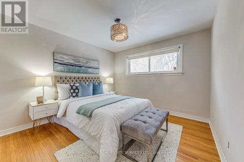 186 Fernwood Crescent, Hamilton, ON - Indoor Photo Showing Bedroom