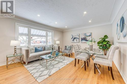 186 Fernwood Crescent, Hamilton, ON - Indoor Photo Showing Living Room