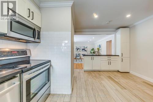186 Fernwood Crescent, Hamilton, ON - Indoor Photo Showing Kitchen