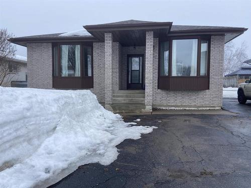 432 Gemstone ST.  Thunder Bay, ON P7G 1B1