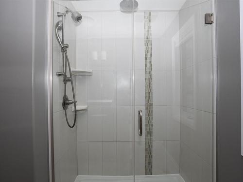 319 Ruby Crescent, Thunder Bay, ON - Indoor Photo Showing Bathroom