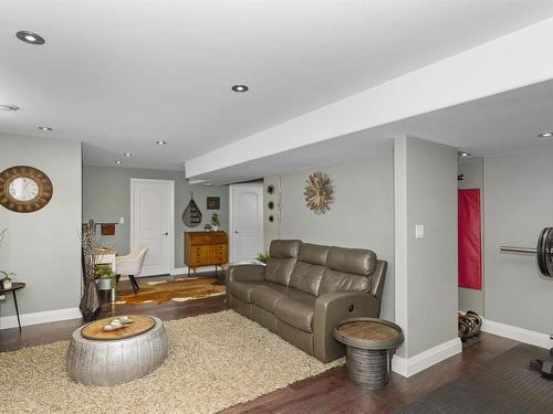 319 Ruby Crescent, Thunder Bay, ON - Indoor Photo Showing Living Room
