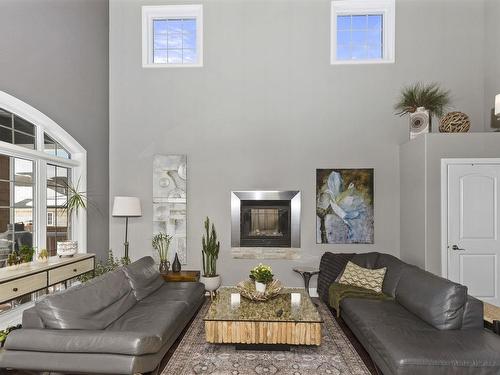 319 Ruby Crescent, Thunder Bay, ON - Indoor Photo Showing Living Room