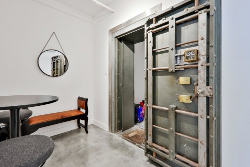 Storage - 2-1874 Rue Notre-Dame O., Montréal (Le Sud-Ouest), QC - Indoor