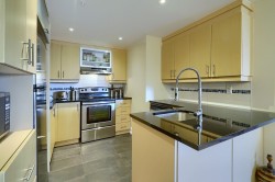 313-375 Boul. Décarie  Montréal (Saint-Laurent), QC H4L 0B4