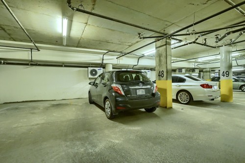 Garage - 313-375 Boul. Décarie, Montréal (Saint-Laurent), QC - Indoor Photo Showing Garage
