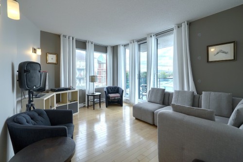 Salon - 313-375 Boul. Décarie, Montréal (Saint-Laurent), QC - Indoor Photo Showing Living Room