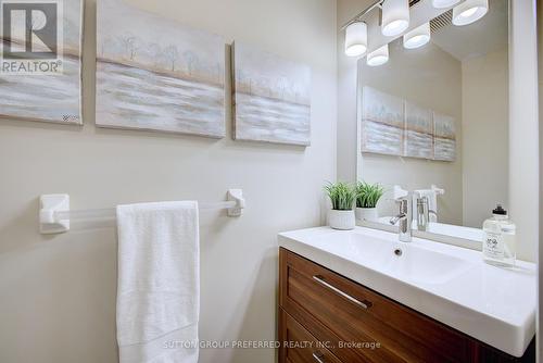20 - 270 North Centre Road, London North (North R), ON - Indoor Photo Showing Bathroom