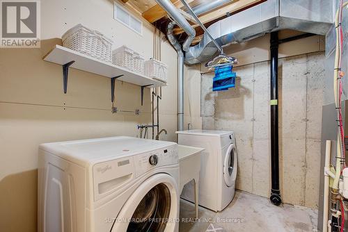 20 - 270 North Centre Road, London North (North R), ON - Indoor Photo Showing Laundry Room