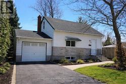 392 ELMWOOD AVENUE Richmond Hill, ON L4C 1M3