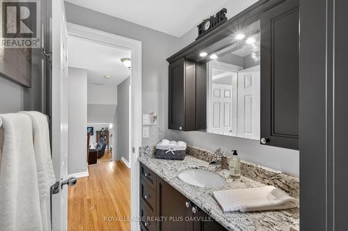 512 Pinedale Avenue, Burlington, ON - Indoor Photo Showing Bathroom