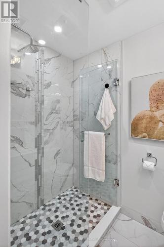 512 Pinedale Avenue, Burlington, ON - Indoor Photo Showing Bathroom