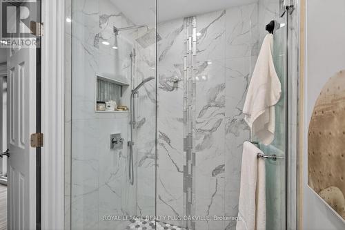 512 Pinedale Avenue, Burlington, ON - Indoor Photo Showing Bathroom