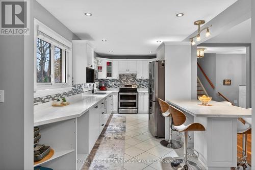 512 Pinedale Avenue, Burlington, ON - Indoor Photo Showing Kitchen With Upgraded Kitchen