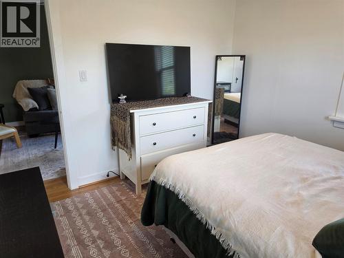 Main Bedroom - 804 Eighth Street, Nelson, BC - Indoor Photo Showing Bedroom