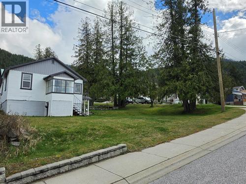 70 x 110 foot corner lot - 804 Eighth Street, Nelson, BC - Outdoor