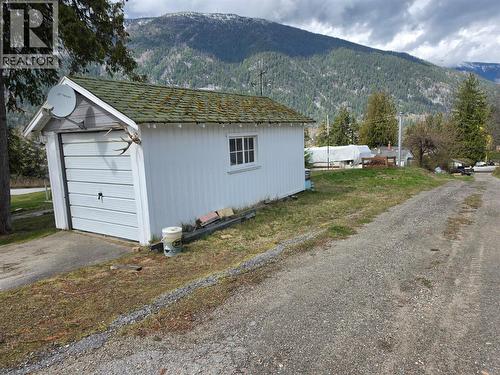 lane behind garage - 804 Eighth Street, Nelson, BC - Outdoor