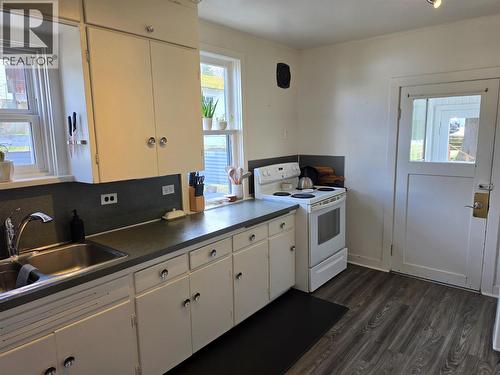 Kitchen - 804 Eighth Street, Nelson, BC - Indoor Photo Showing Kitchen