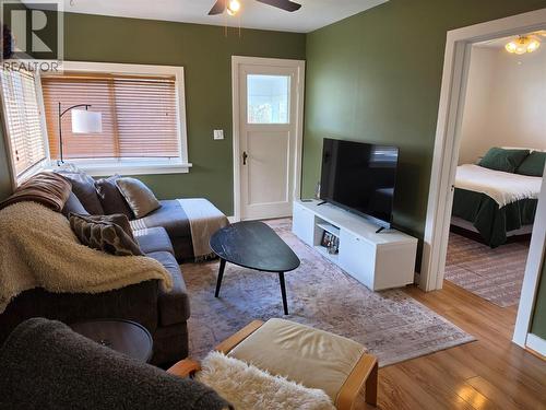 living room - 804 Eighth Street, Nelson, BC - Indoor Photo Showing Living Room