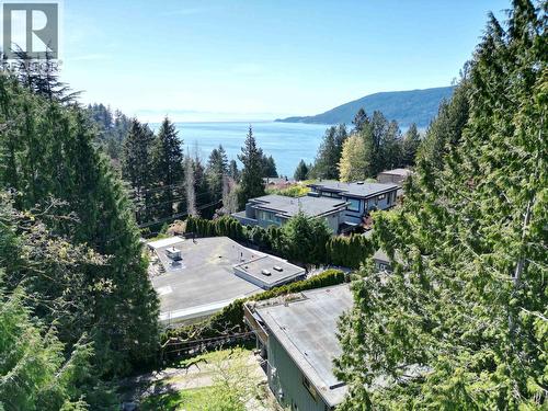 6415 Wellington Avenue, West Vancouver, BC 