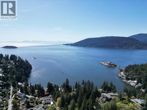 6415 Wellington Avenue, West Vancouver, BC 