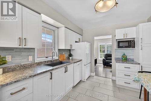 101 Jasper Crescent, London East (East O), ON - Indoor Photo Showing Kitchen With Upgraded Kitchen