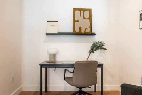 Den - 225-1114 Rue St-Antoine O., Montréal (Ville-Marie), QC - Indoor