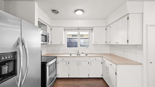 746 Raymer Avenue  Kelowna, BC V1X 2Z8