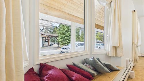 18 Park Avenue, Fernie, BC - Indoor Photo Showing Other Room