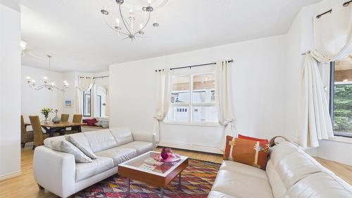 18 Park Avenue, Fernie, BC - Indoor Photo Showing Living Room