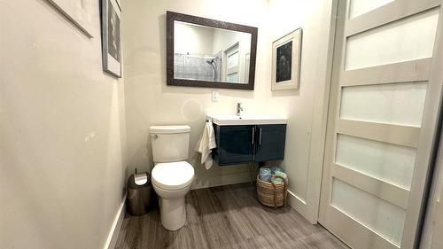 18 Park Avenue, Fernie, BC - Indoor Photo Showing Bathroom