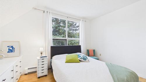 18 Park Avenue, Fernie, BC - Indoor Photo Showing Bedroom