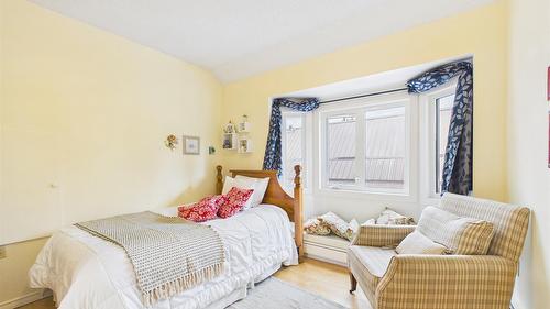 18 Park Avenue, Fernie, BC - Indoor Photo Showing Bedroom