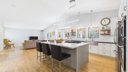 18 Park Avenue, Fernie, BC - Indoor Photo Showing Kitchen With Upgraded Kitchen