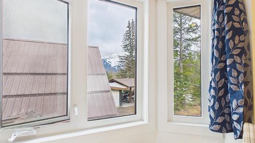 18 Park Avenue, Fernie, BC - Indoor Photo Showing Other Room