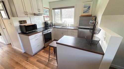 18 Park Avenue, Fernie, BC - Indoor Photo Showing Kitchen