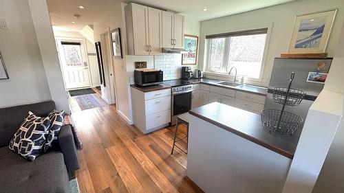 18 Park Avenue, Fernie, BC - Indoor Photo Showing Kitchen