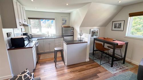 18 Park Avenue, Fernie, BC - Indoor Photo Showing Kitchen
