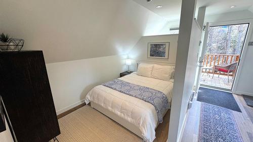 18 Park Avenue, Fernie, BC - Indoor Photo Showing Bedroom