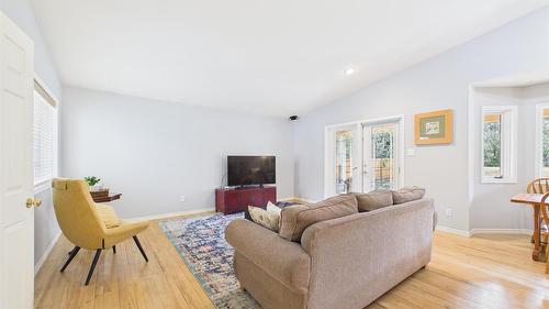 18 Park Avenue, Fernie, BC - Indoor Photo Showing Living Room