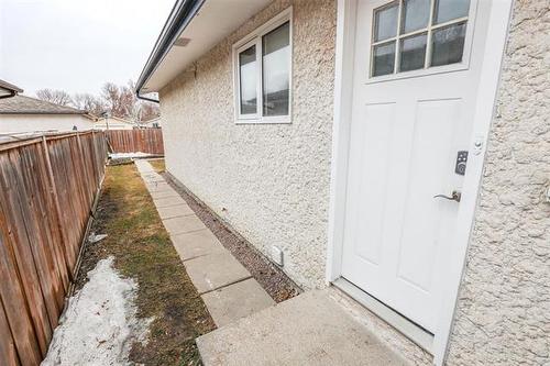 174 Dubois Pl, Winnipeg, MB 