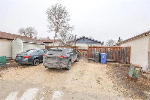 174 Dubois Pl, Winnipeg, MB 